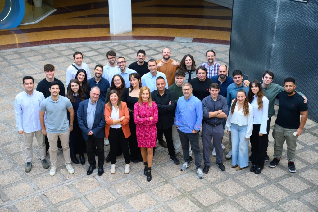 Aunoa team outside their offices located in GoHub Ventures' headquarters in Valencia