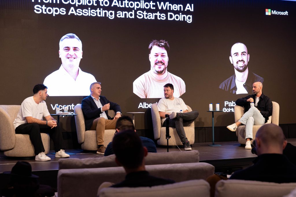 Pablo Perea of GoHub Ventures moderating the From Copilot to Autopilot panel at The Vertex Summit